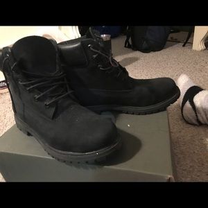 BLACK SUEDE TIMBERLANDS